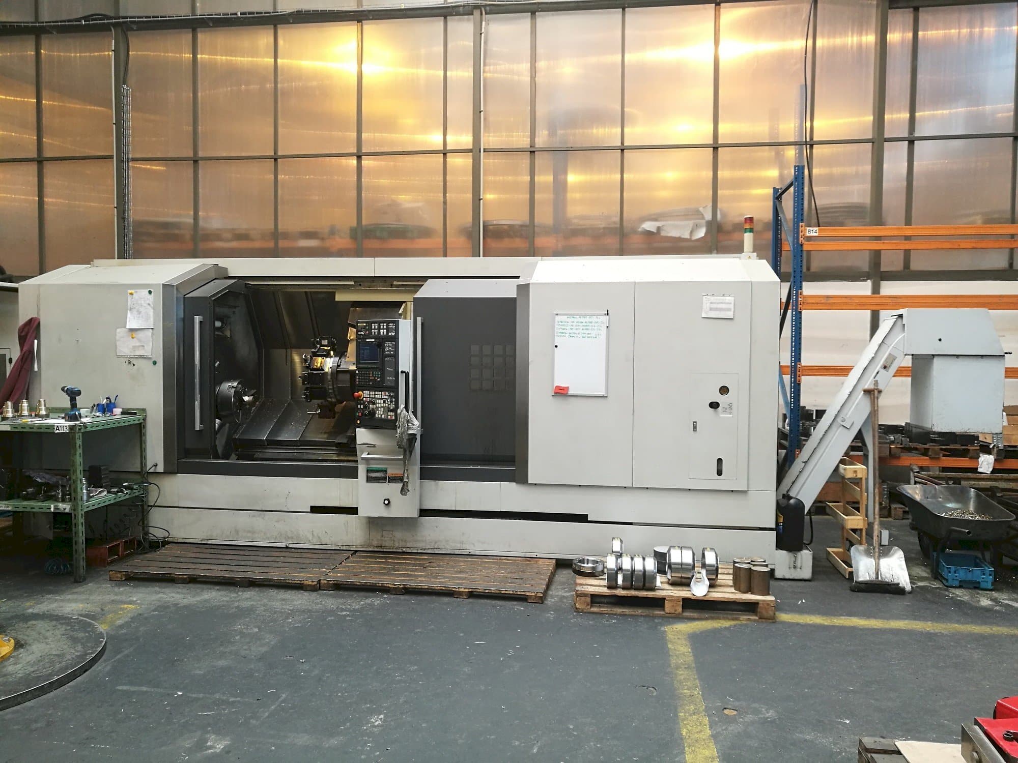 A MORI SEIKI NL 3000 SY/2000  gép elölnézete