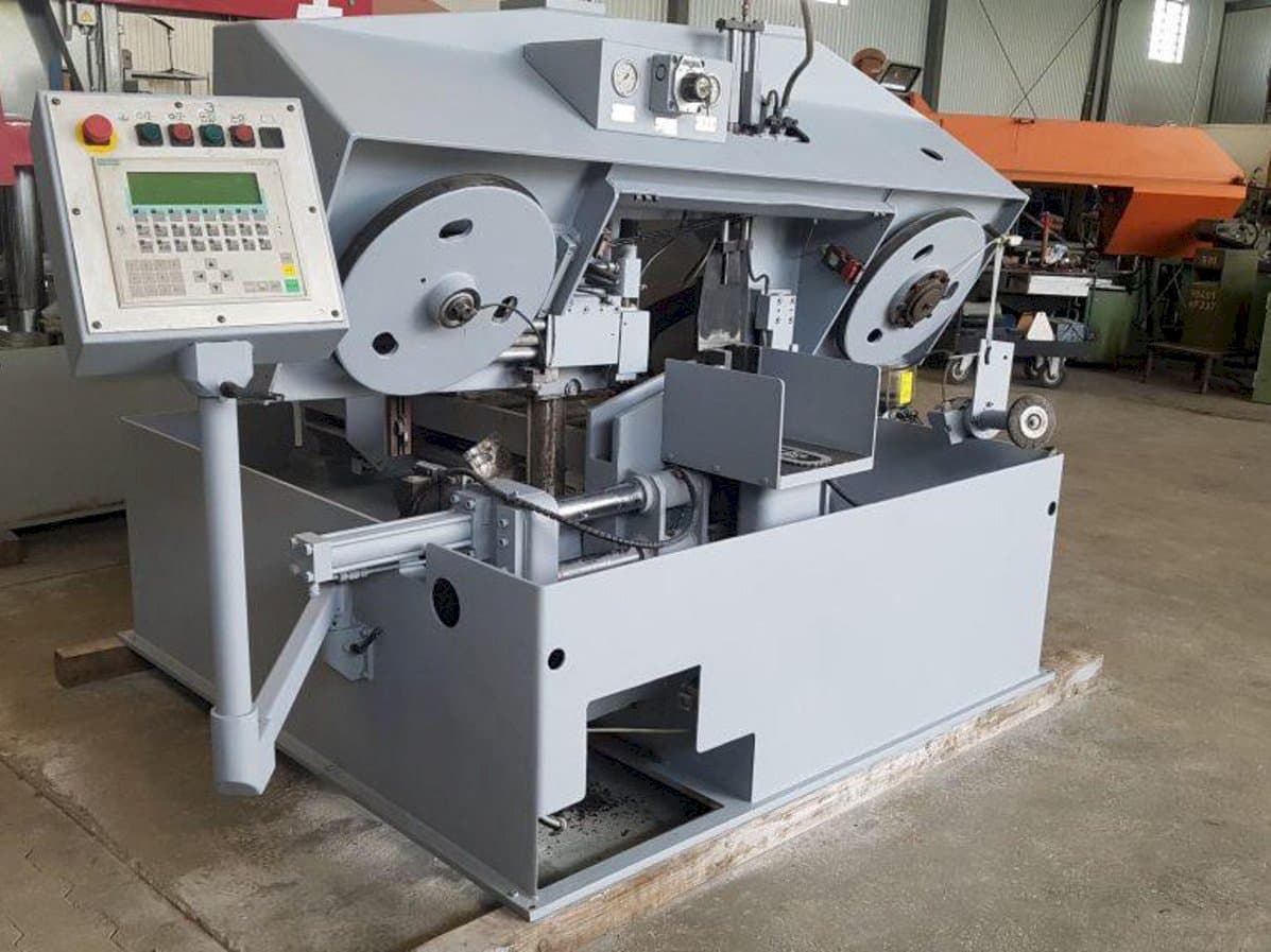 A FORTE SBA 271  gép elölnézete