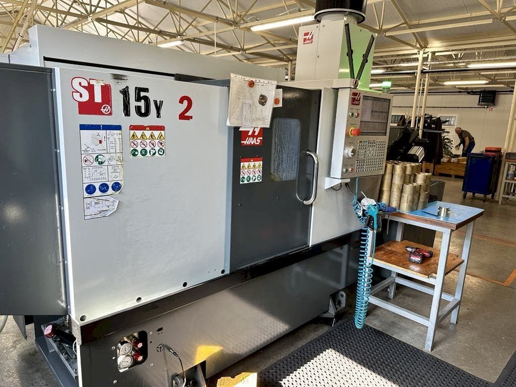 A HAAS ST-15Y (2019)  gép elölnézete
