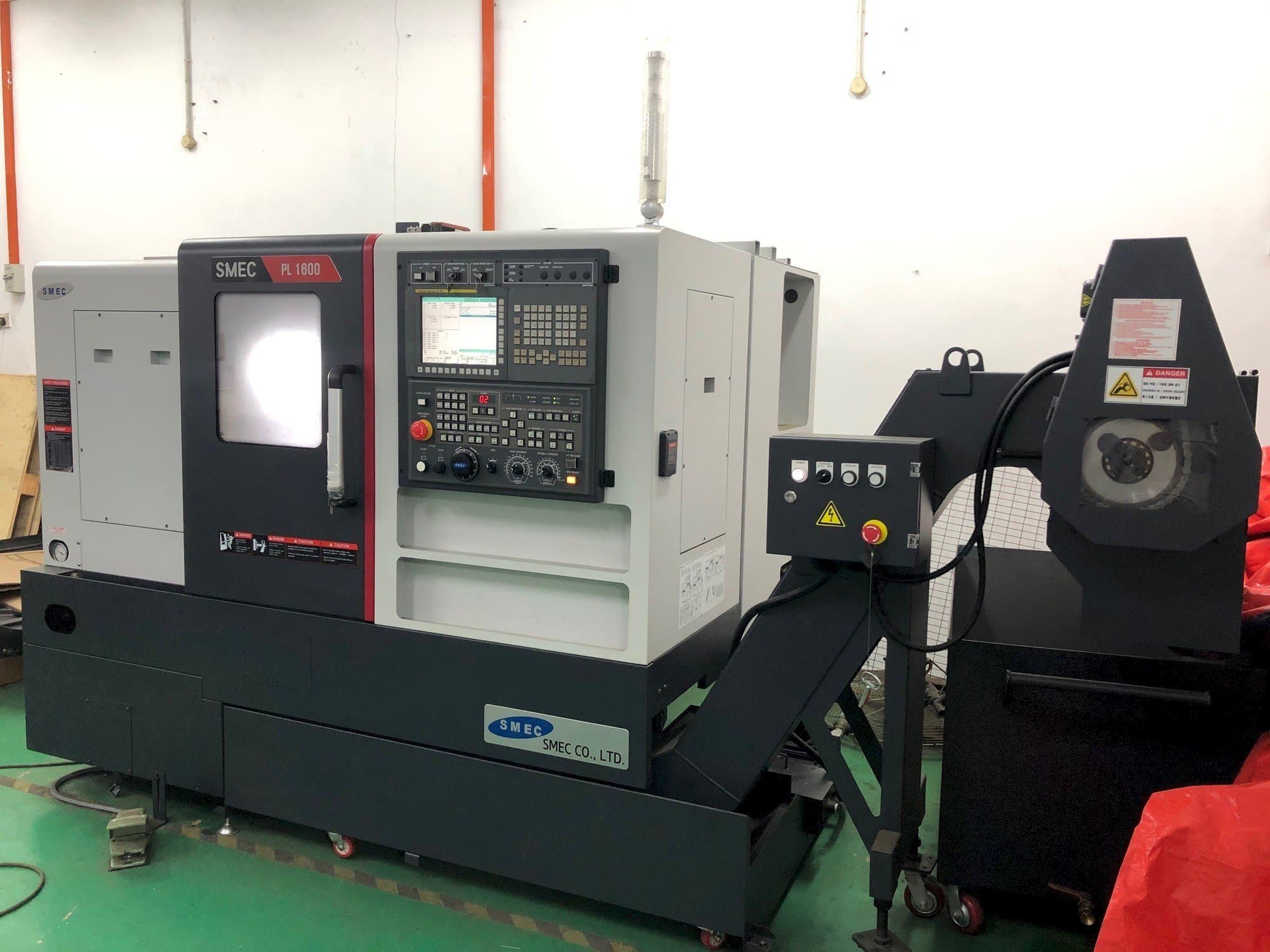 A SMEC PL1600  gép elölnézete