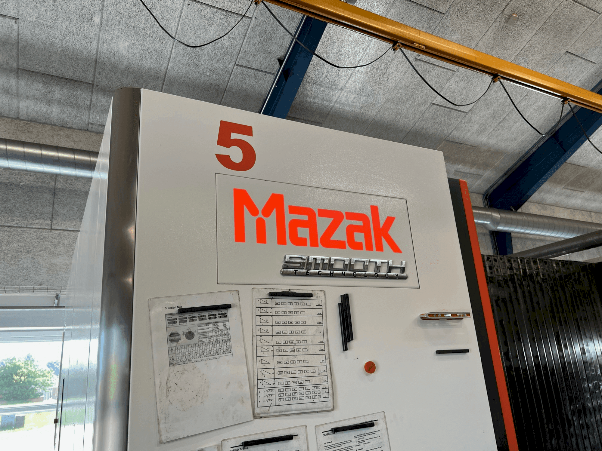 A Mazak VTC-530C  gép elölnézete