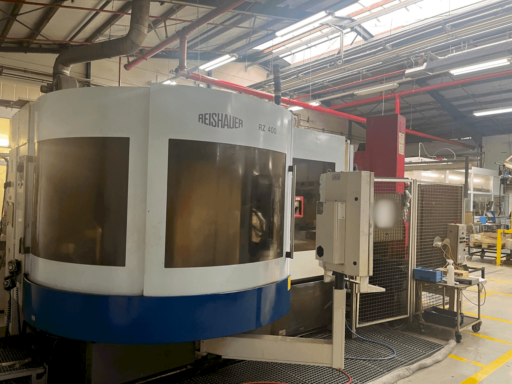 A Reishauer RZ 400  gép elölnézete