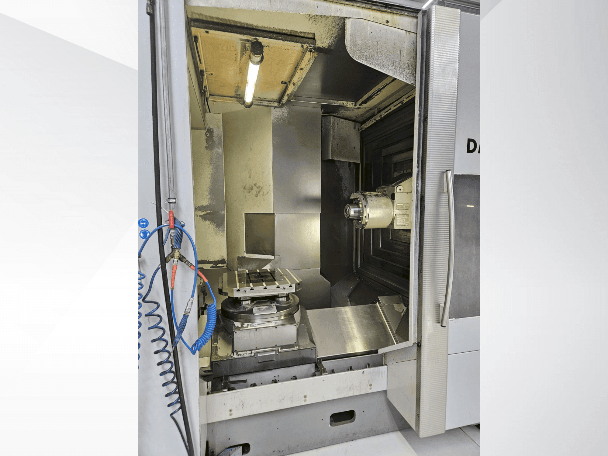 A DECKEL MAHO DMC 70H duoBlock  gép elölnézete