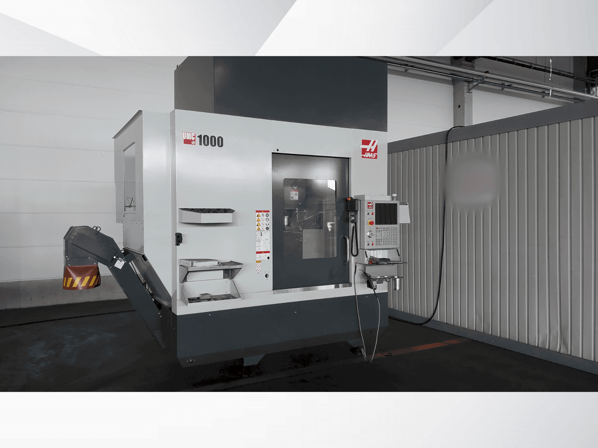 A HAAS UMC 1000  gép elölnézete