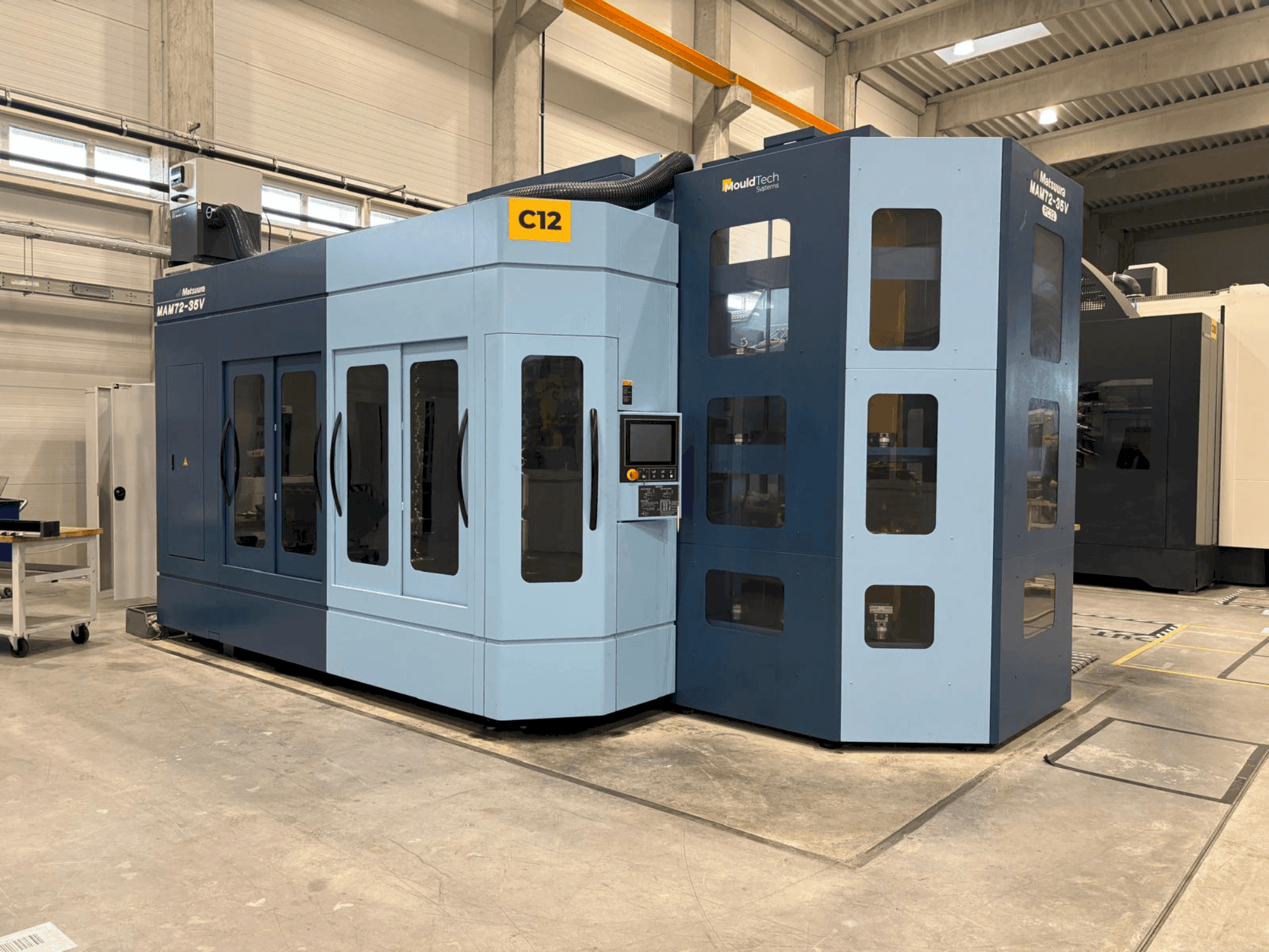 A Matsuura MAM72-35V  gép elölnézete