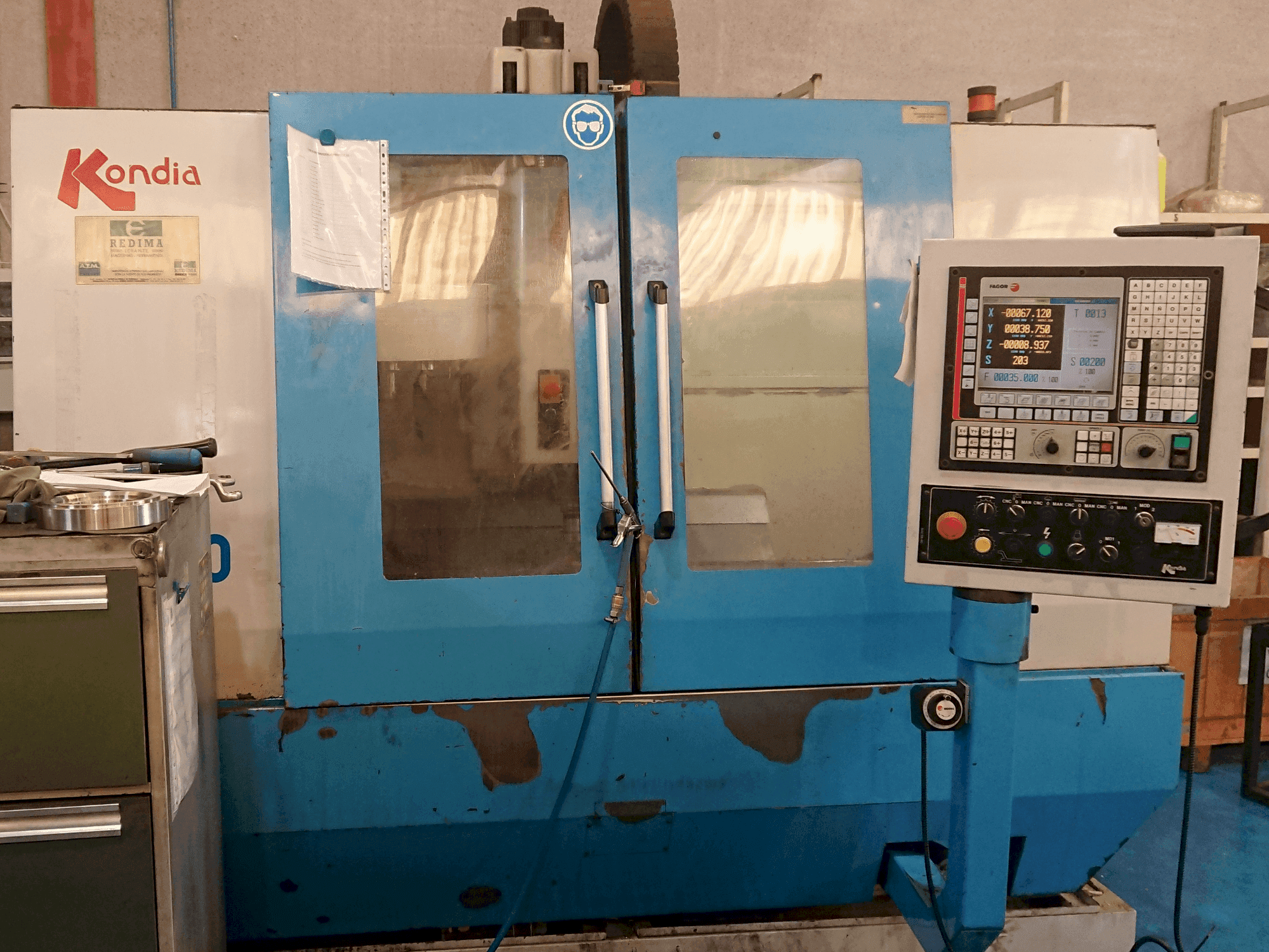 A KONDIA B-1050  gép elölnézete