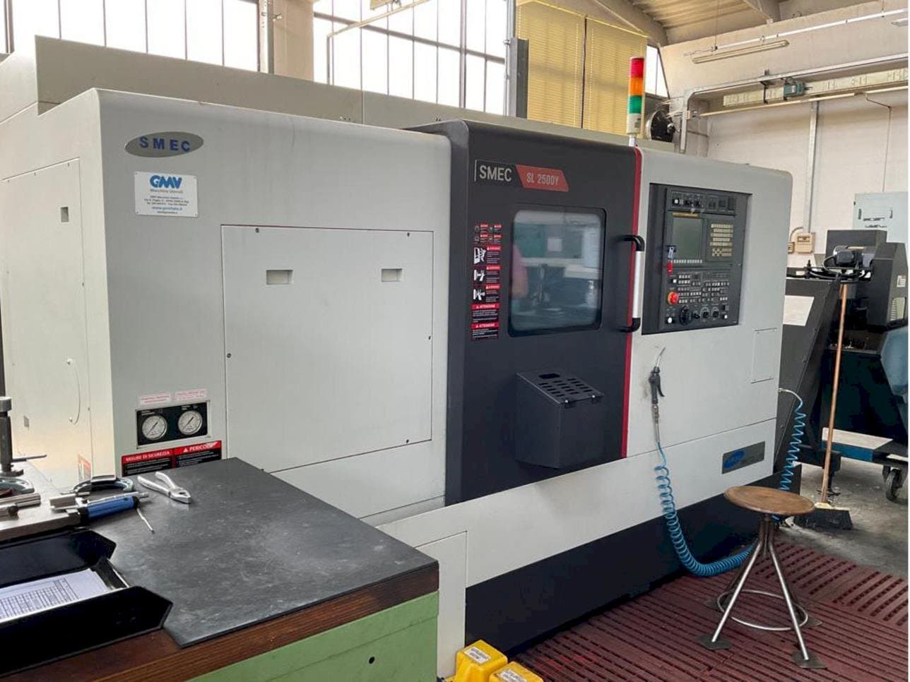 A SMEC SL-2500Y  gép elölnézete