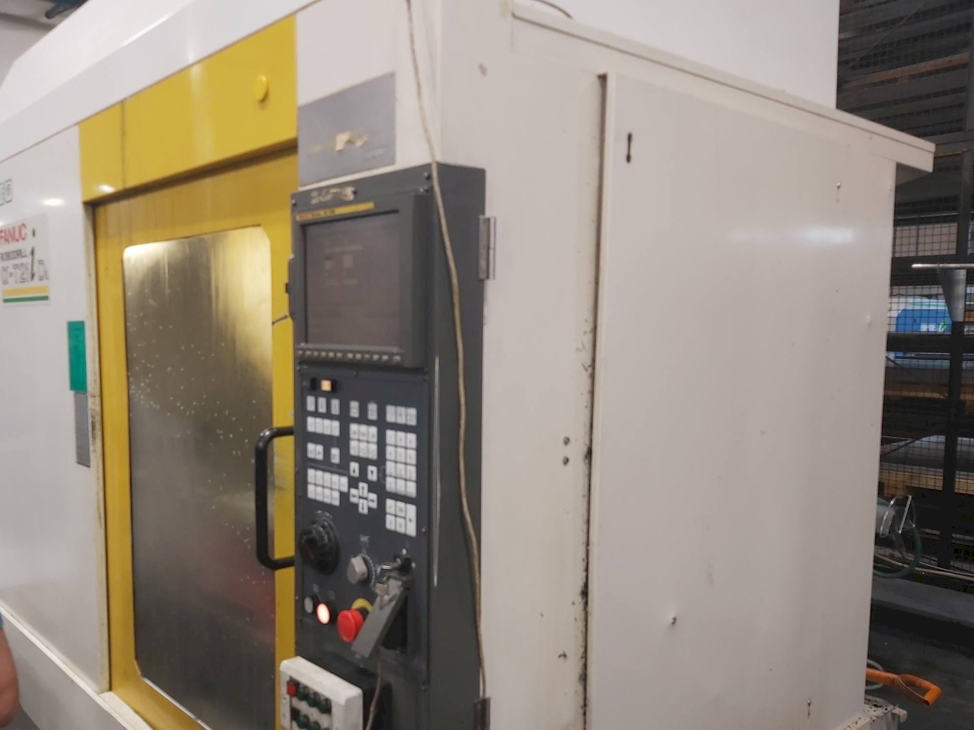A FANUC Robodrill Alpha T21D  gép elölnézete