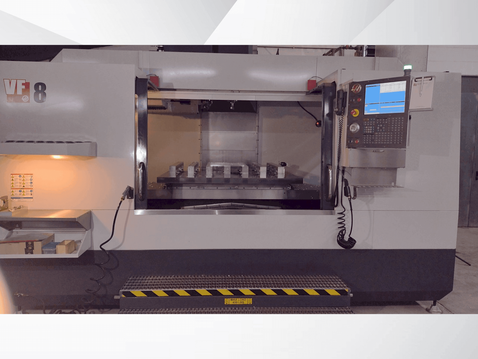 A HAAS VF-8/40  gép elölnézete