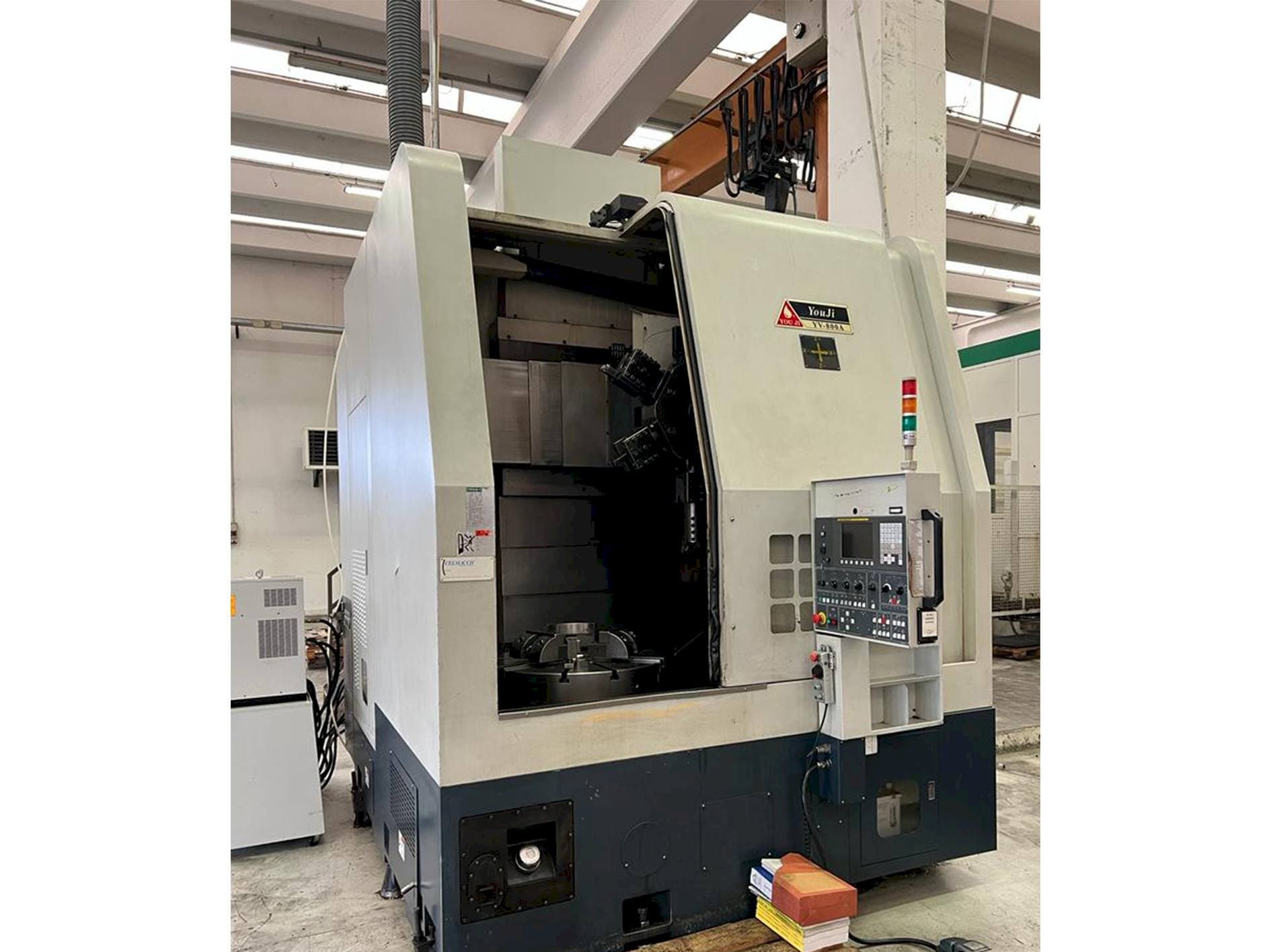 A YOU JI YV-800A  gép elölnézete