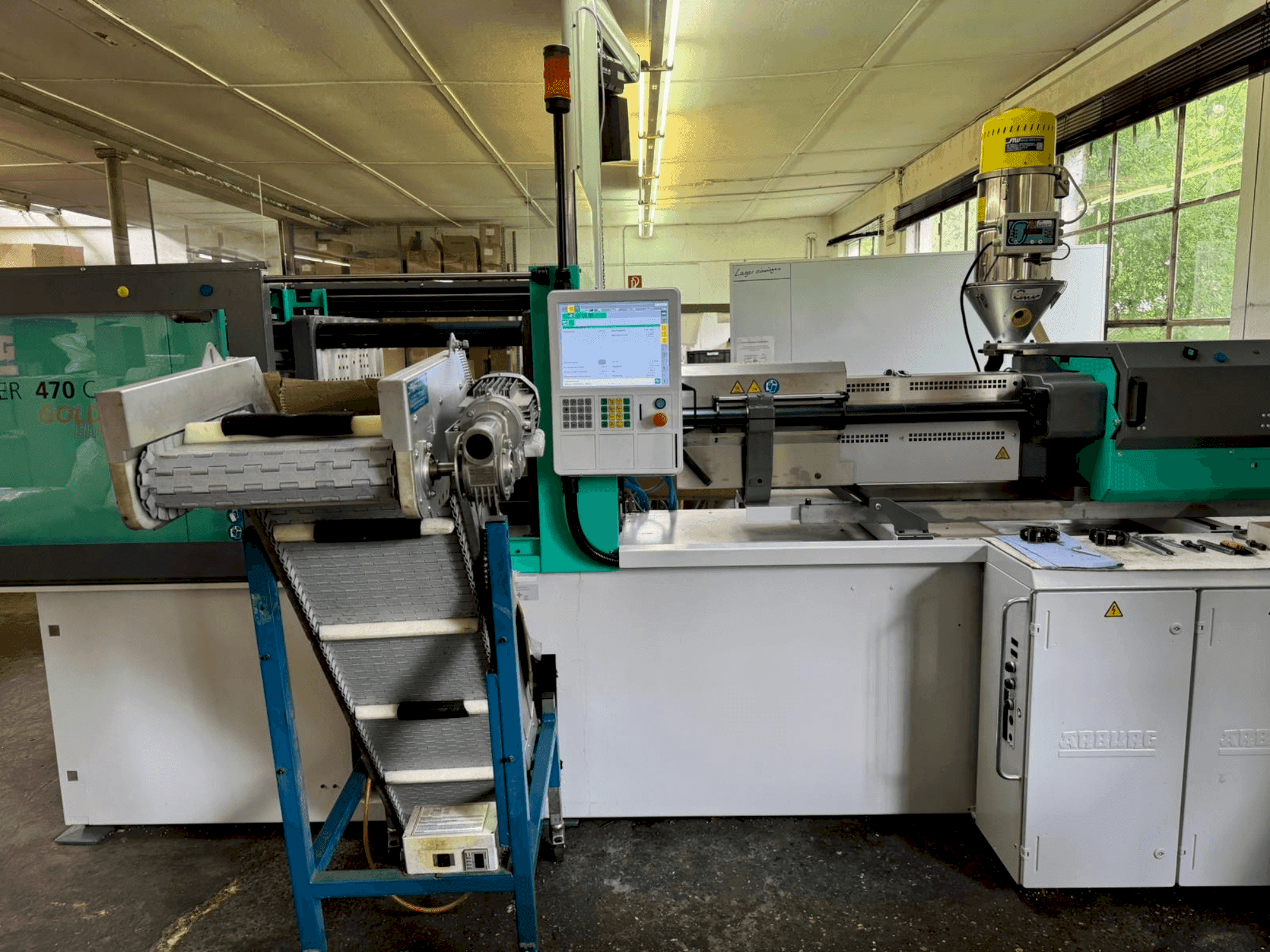 A Arburg 470 C 1500-800  gép elölnézete