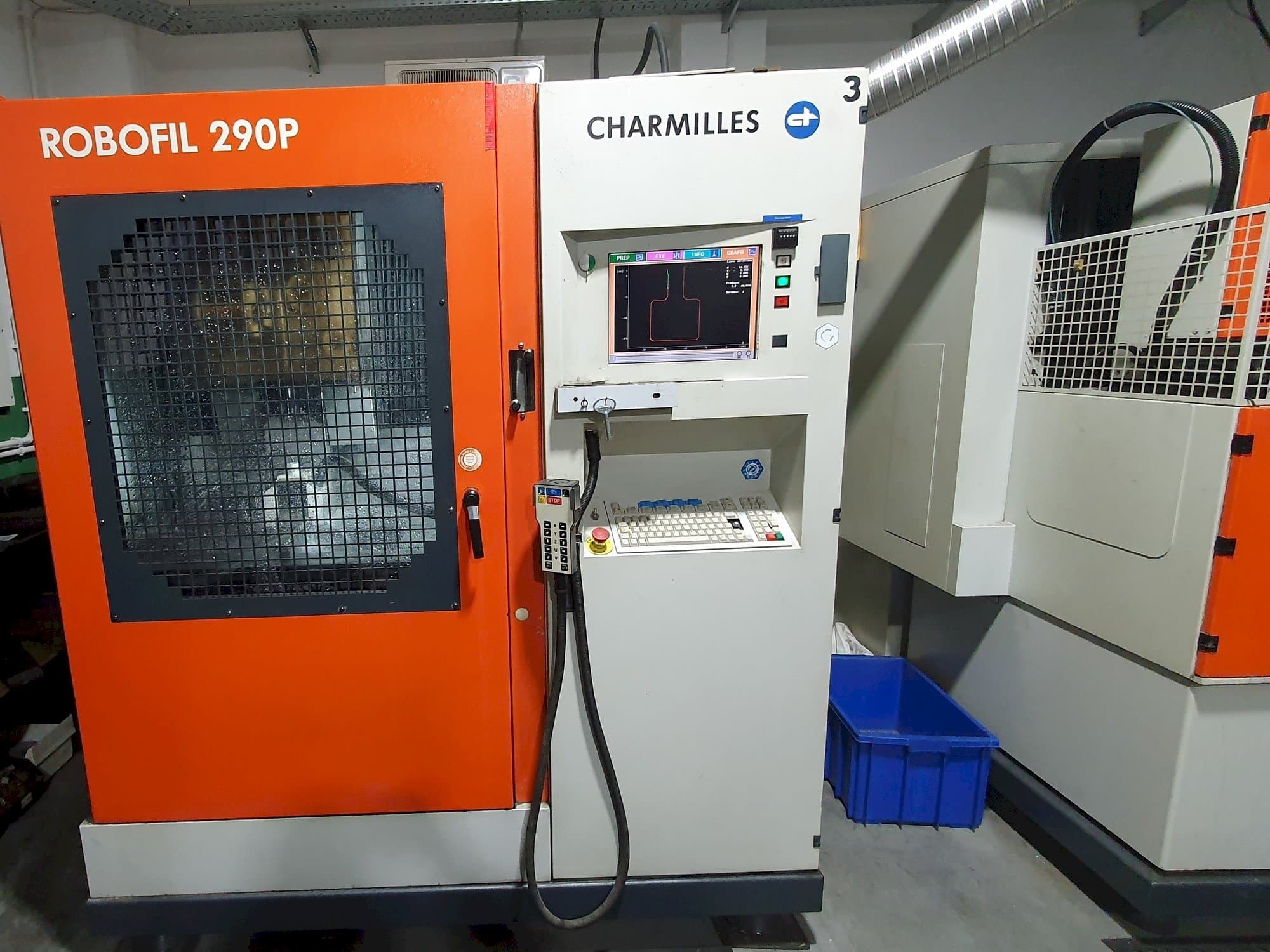 A CHARMILLES Robofil 290P  gép elölnézete