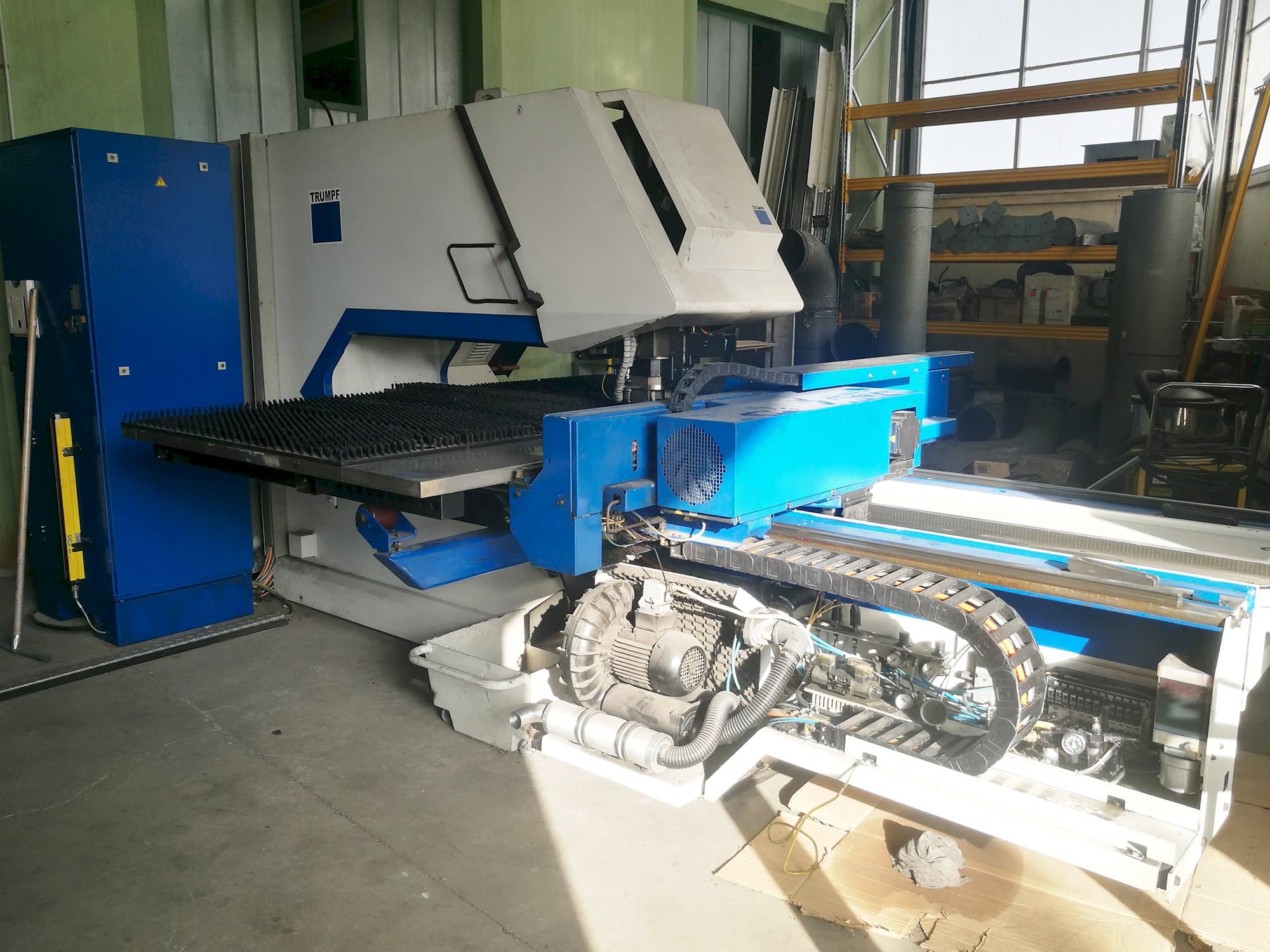 A Trumpf Trumatic 2000R gép bal oldali nézete