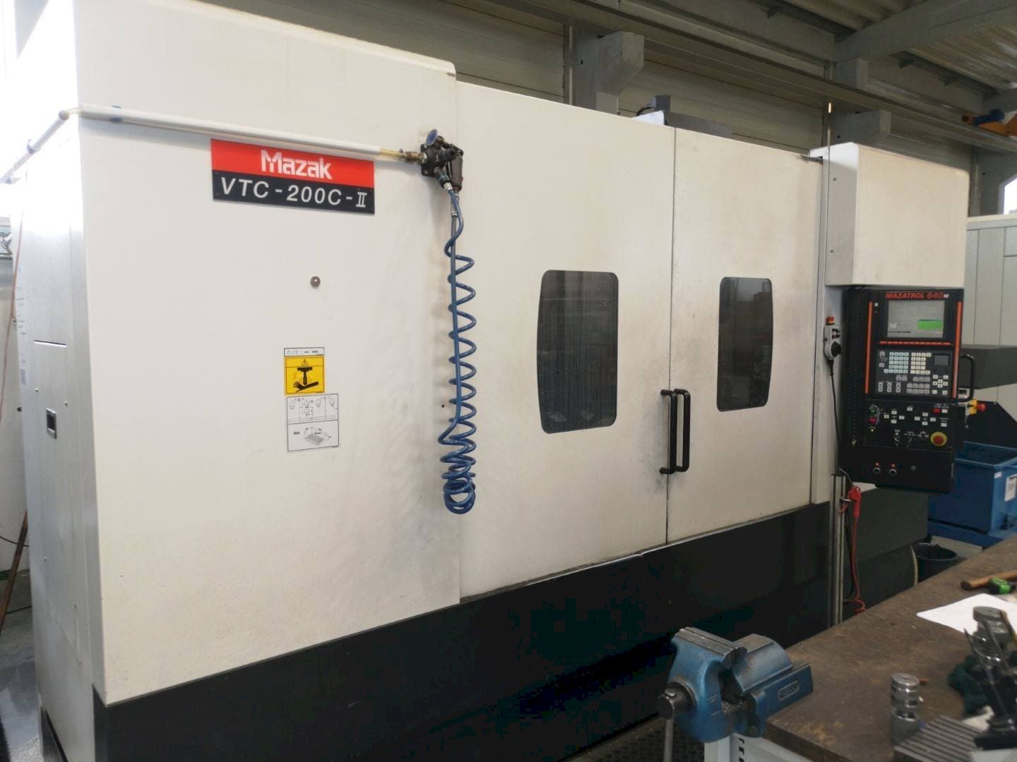A Mazak VTC200C-II  gép elölnézete