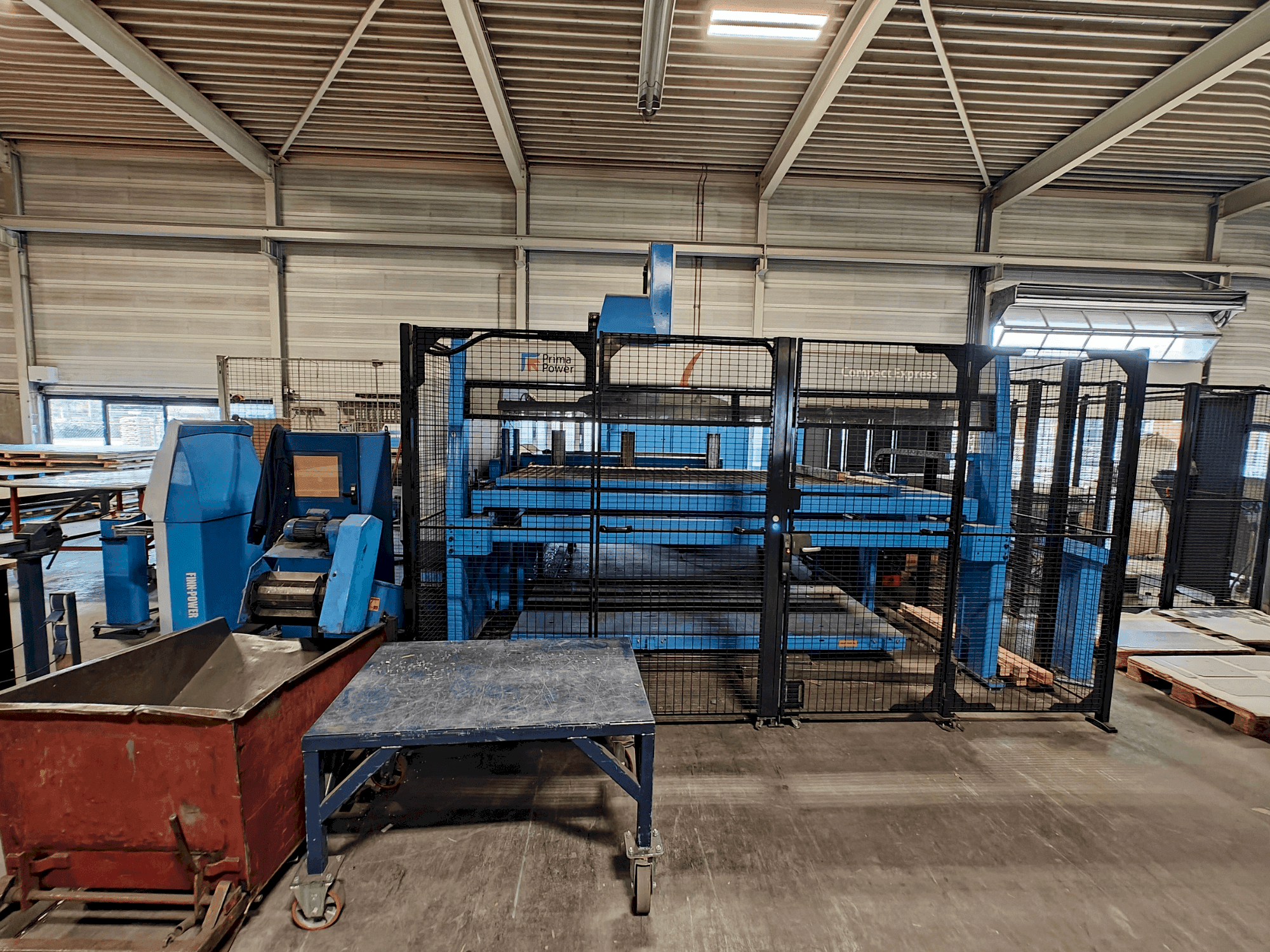 A Finn-Power C6 + Compact Express  gép elölnézete