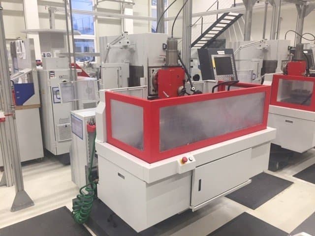 A EMCO Emcomat FB-450 MC  gép elölnézete