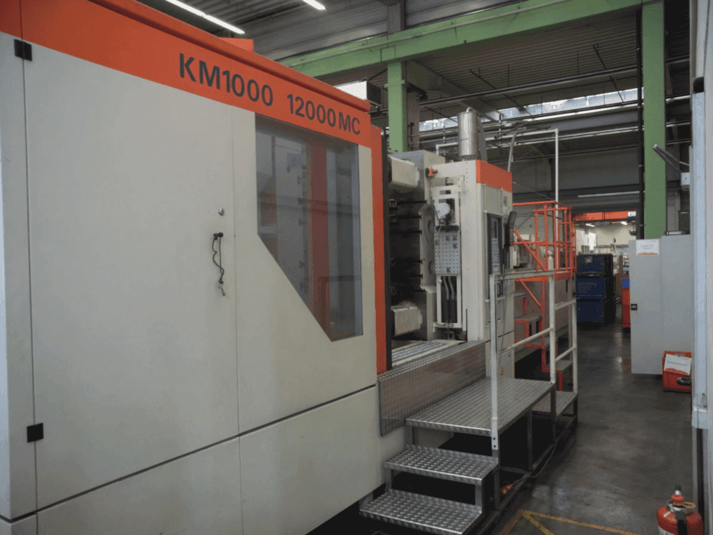 A Krauss Maffei 1000-12000 MC gép elölnézete