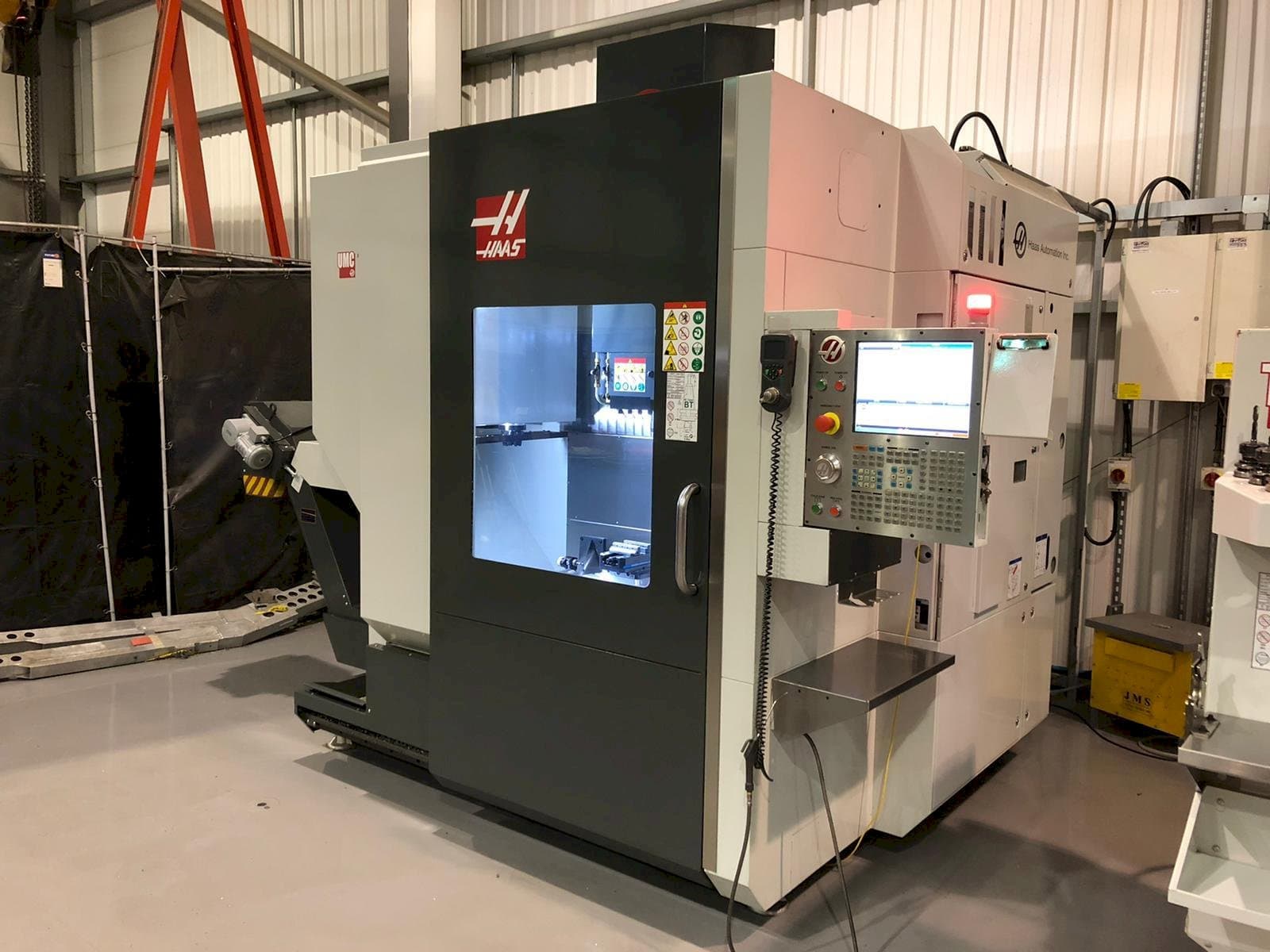 A HAAS UMC - 750  gép elölnézete