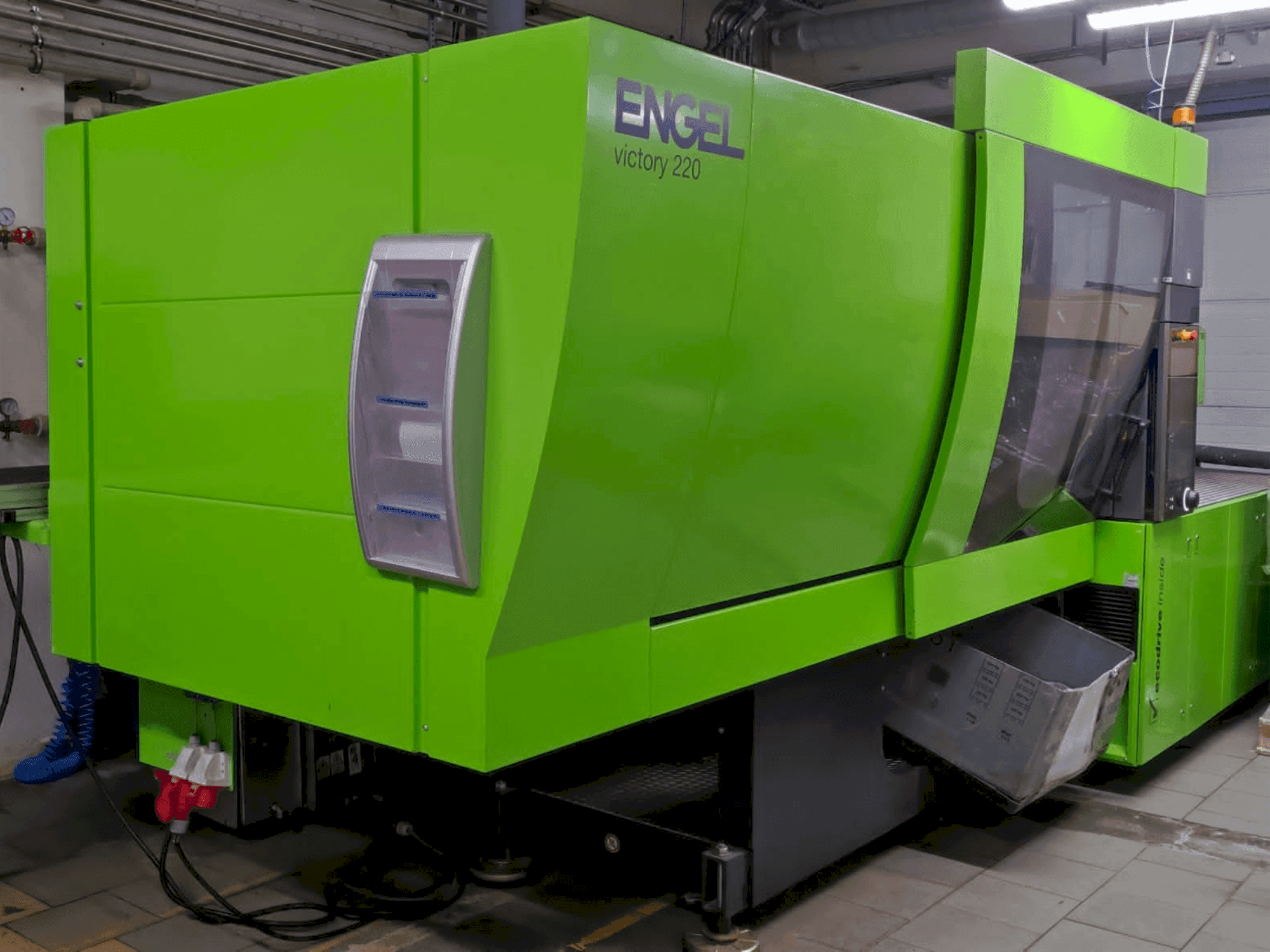 A Engel VC 1060/220 SPEX  gép elölnézete