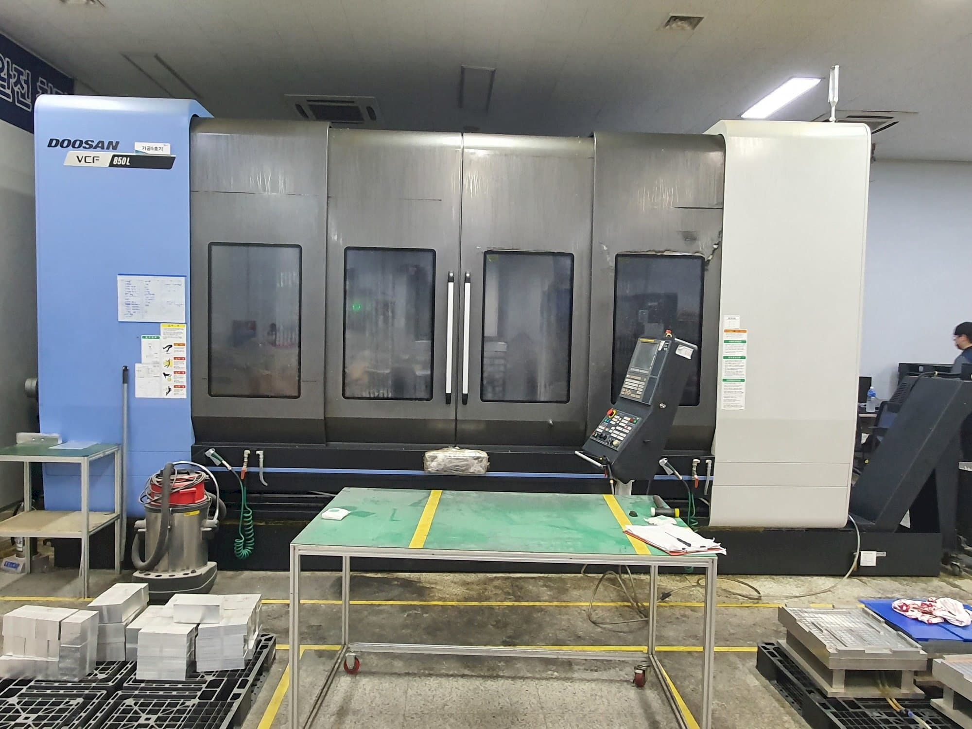 A Doosan VCF850L  gép elölnézete