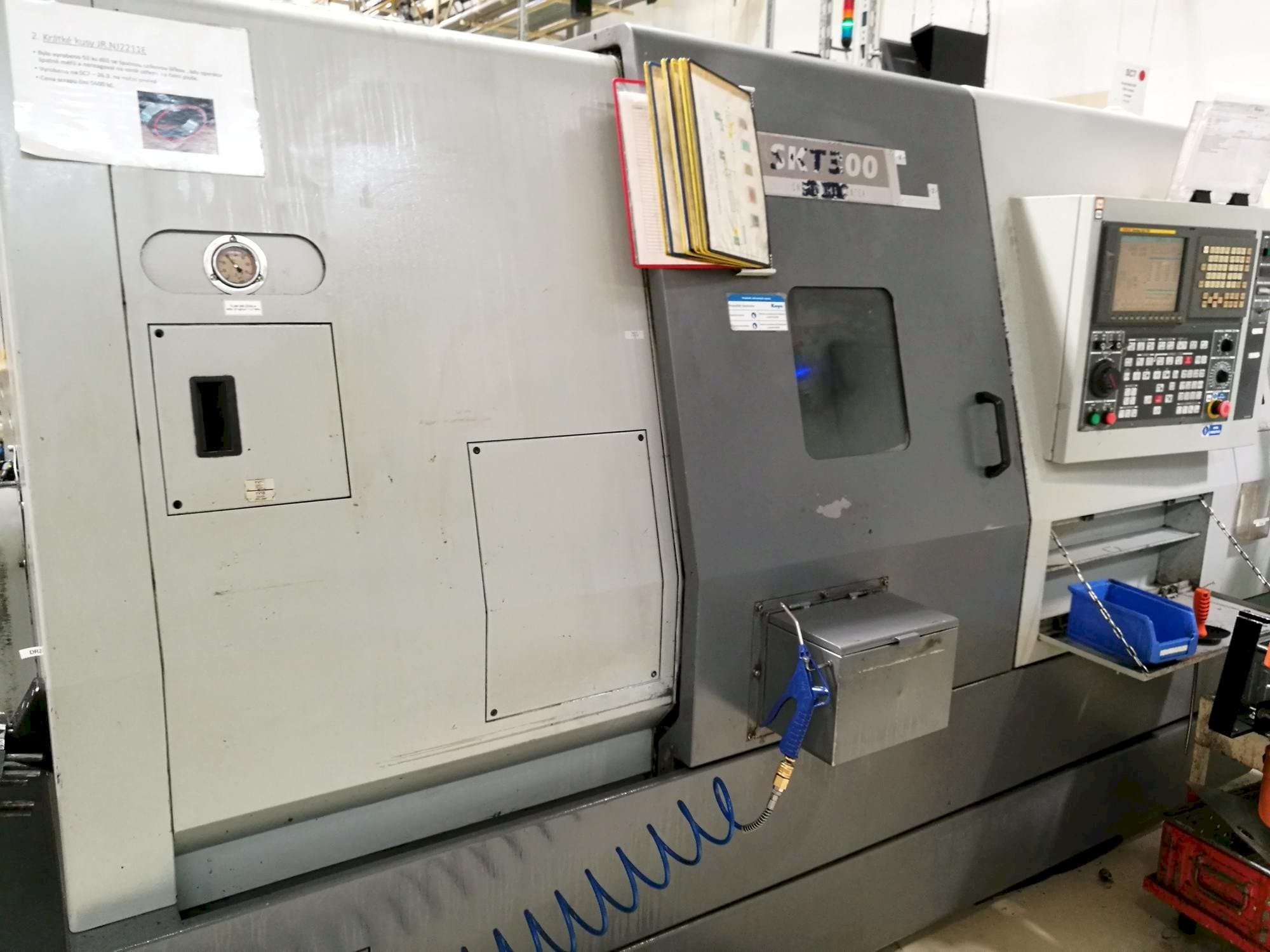 A Hyundai Kia SKT 300  gép elölnézete