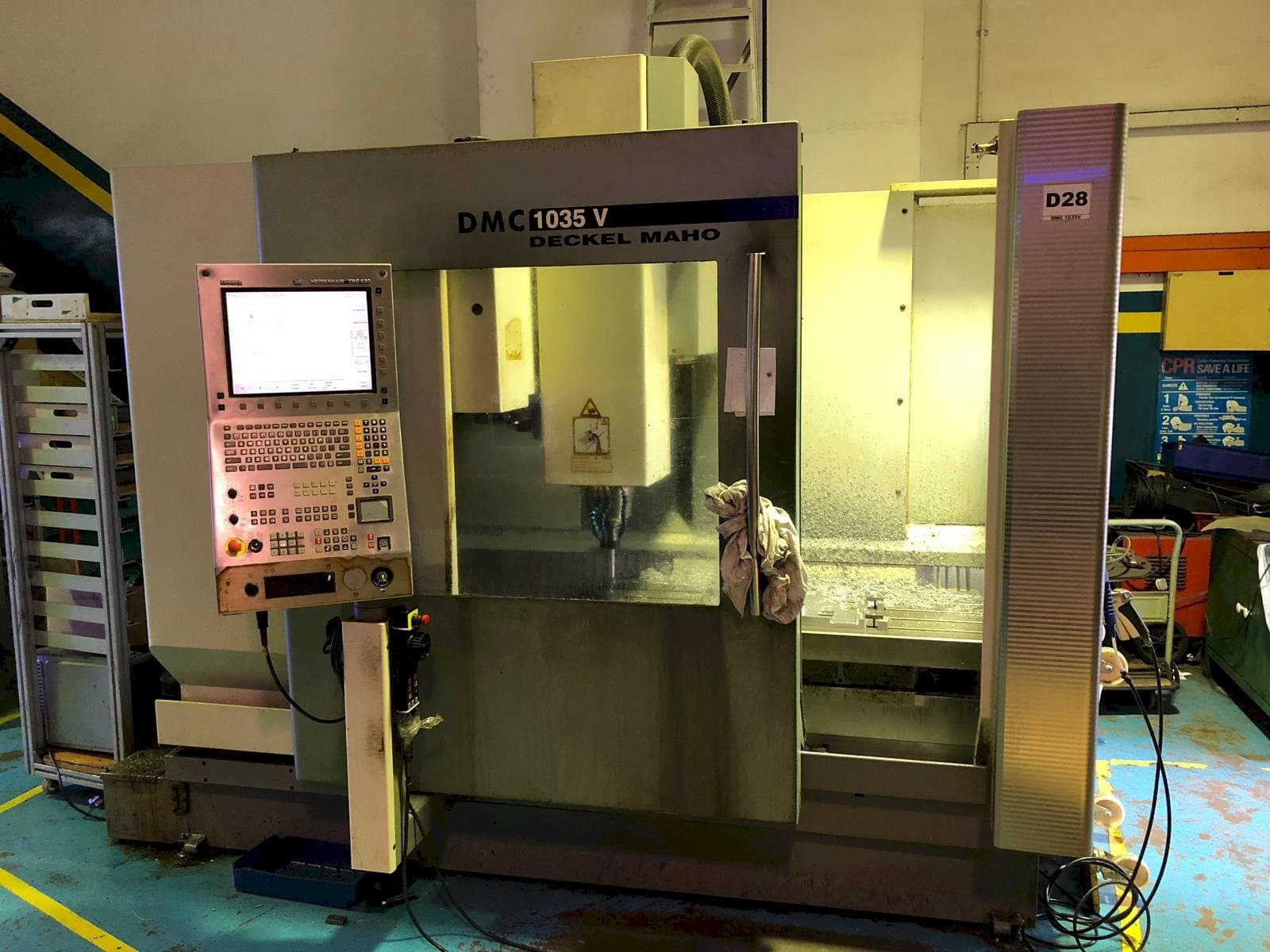 A DMG DMC 1035V gép elölnézete