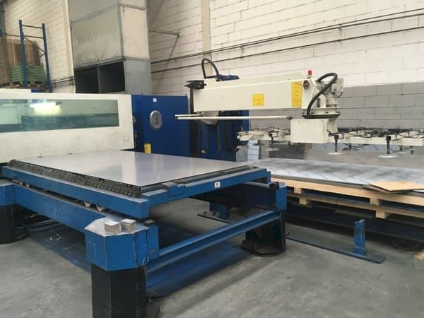 A Trumpf Trumatic L3050  gép elölnézete