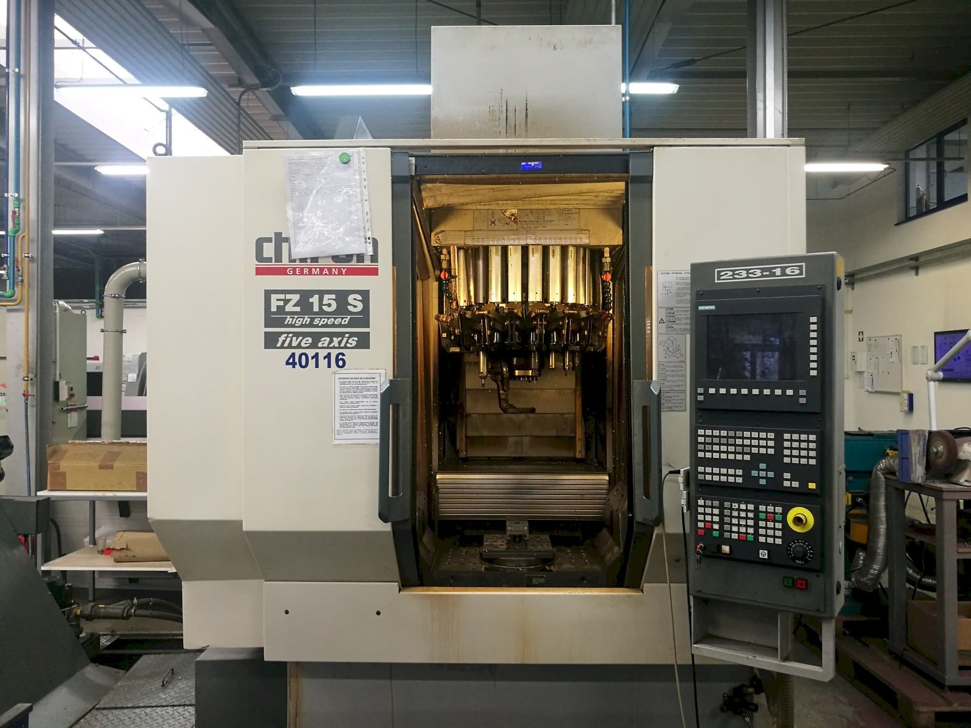 A CHIRON FZ15S  gép elölnézete