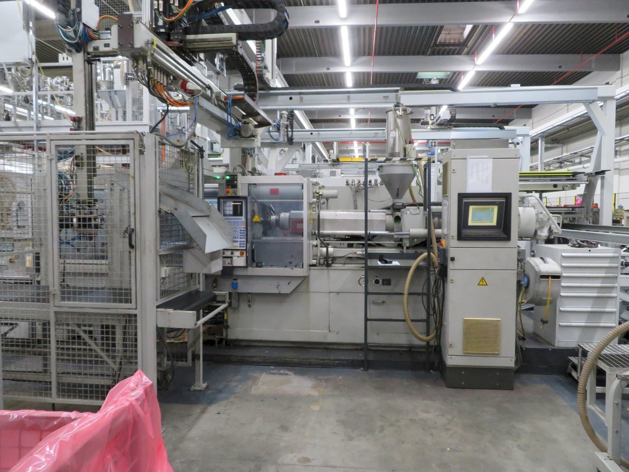 A Krauss Maffei 200-1400 C2  gép elölnézete