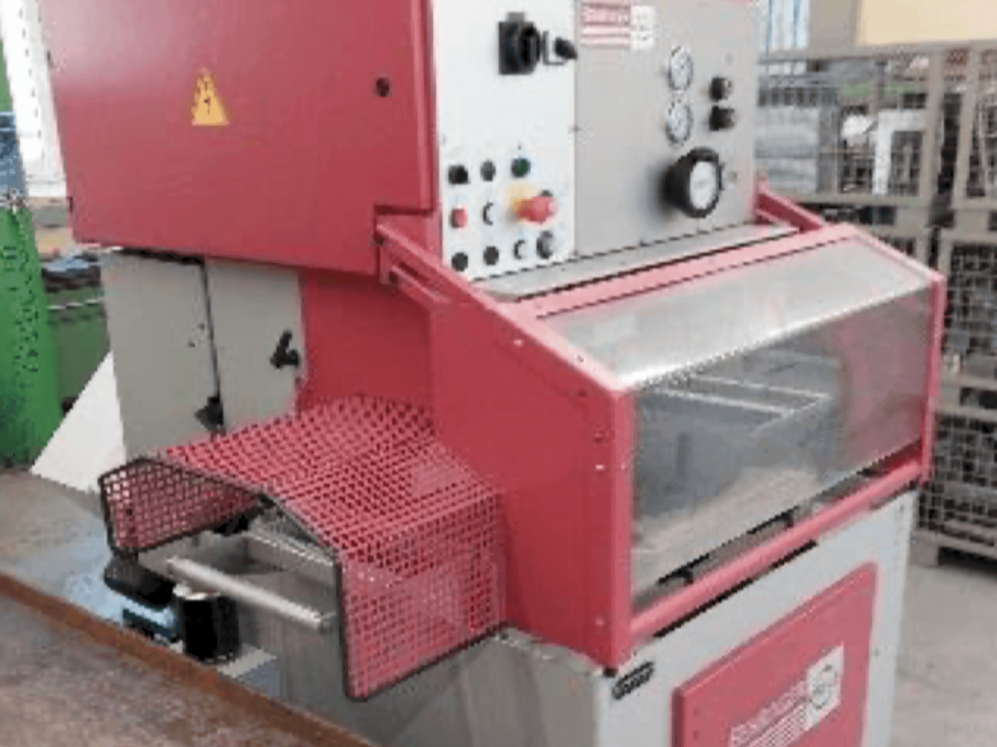 A Behringer EISELE PSU 450 H  gép elölnézete