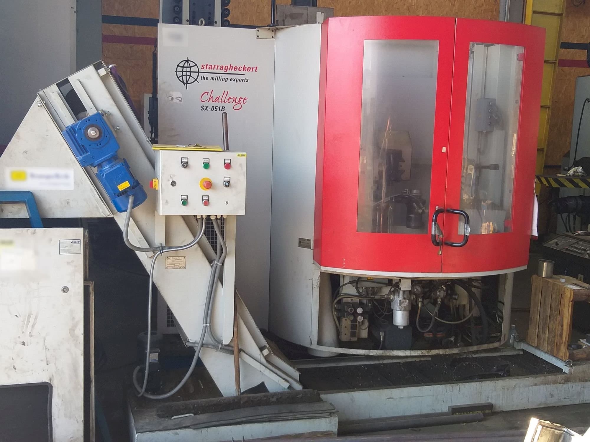 A Starrag SX-051B  gép elölnézete