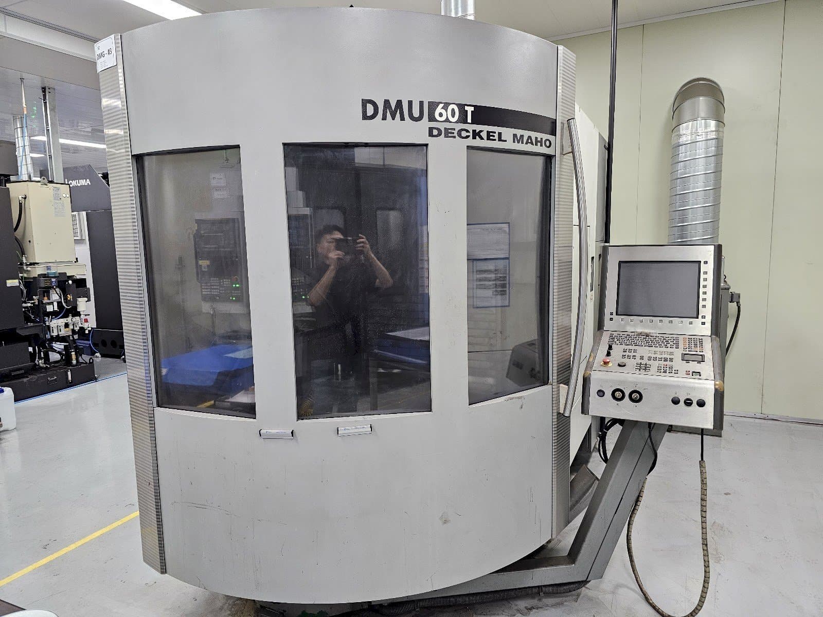 A DECKEL MAHO DMU 60 T gép elölnézete