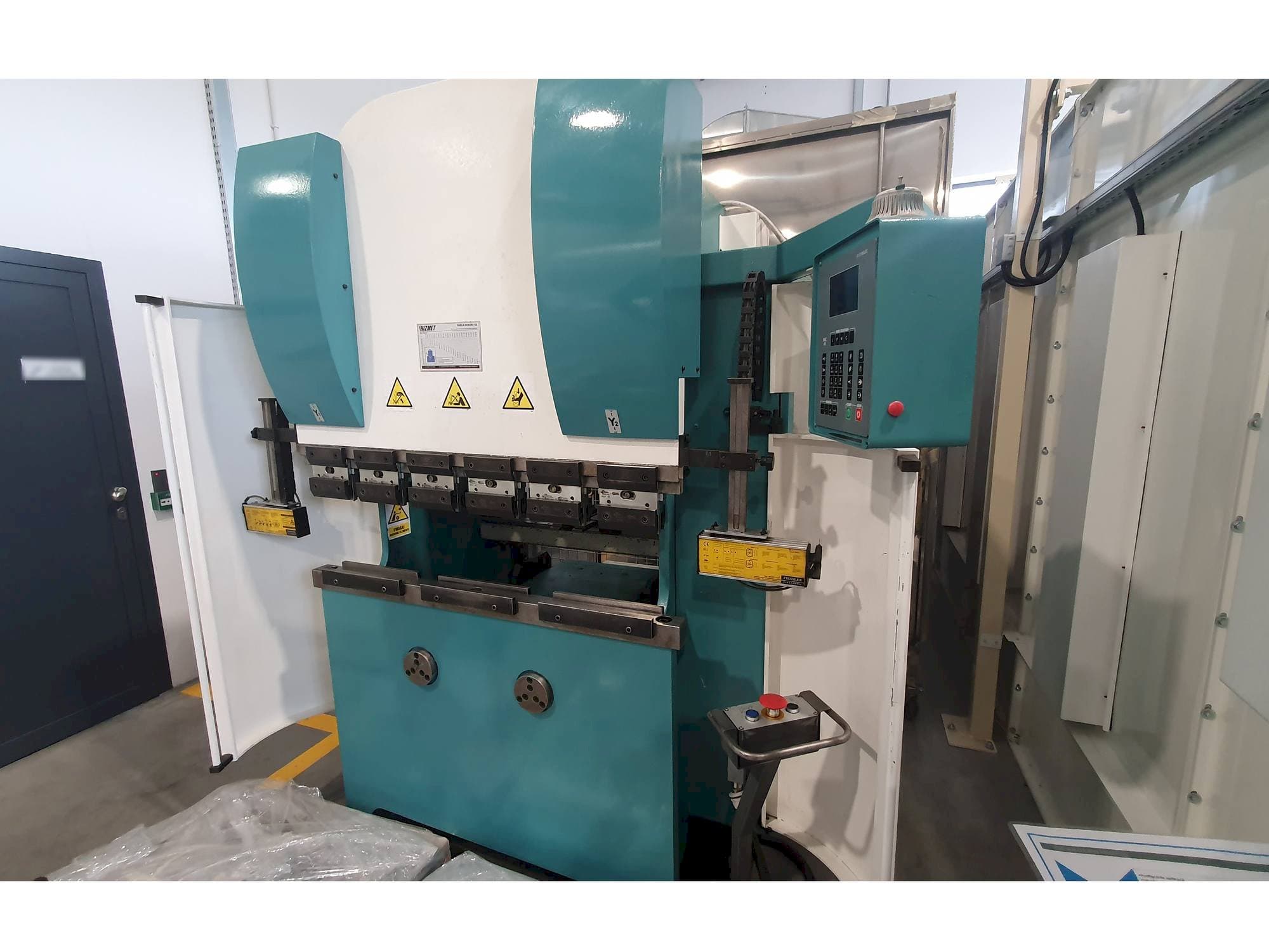 A Vimercati PHSY 30X1250  gép elölnézete