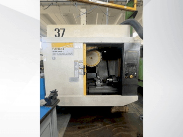 A FANUC Robodrill Alpha-D21LiB5 gép elölnézete