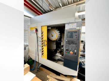 A FANUC ROBODRILL α-D21LiB5  gép elölnézete