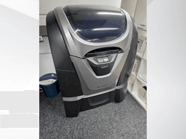 A KEYENCE Agilista 3200 W gép elölnézete