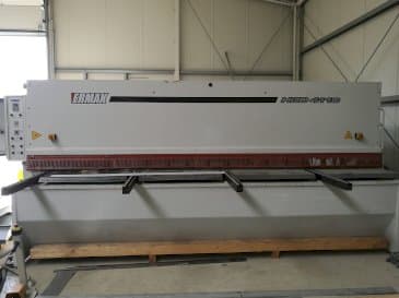 A ERMAKSAN HGD 4100x10 gép elölnézete