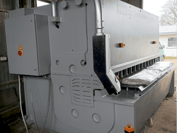 A ERMAKSAN HVR 3100-16  gép elölnézete