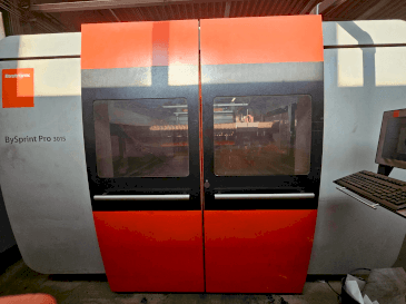 A Bystronic Bysprint Pro 3015 gép elölnézete