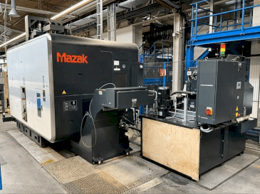 A Mazak VARIAXIS i-700  gép elölnézete