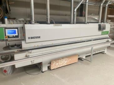 A BIESSE AKRON 1440  gép elölnézete