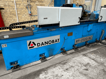 A DANOBAT RP-2500-NC  gép elölnézete