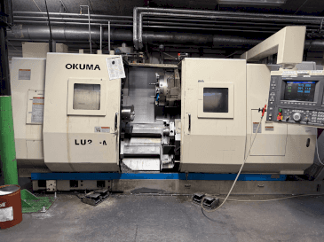 A Okuma LU2-M  gép elölnézete