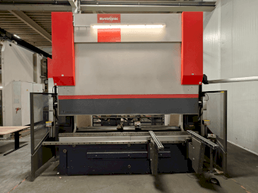 A Bystronic Xpert100x3100 gép elölnézete