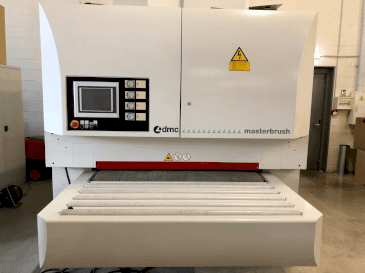 A DMC MASTERBRUSH MB 1350 M4 (2011)  gép elölnézete