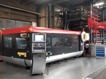 A AMADA LC-3015F1NT 4kW CO2  gép elölnézete