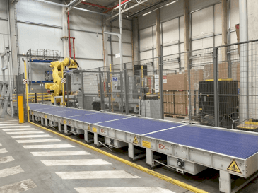 A FANUC M-2000iA/1700L  gép elölnézete