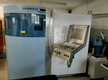 A DMG SAUER LASERTEC 40 (2008) gép elölnézete