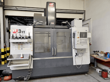 A HAAS VF-3YT/50  gép elölnézete