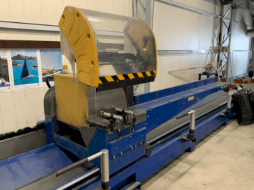 A SCHÜCO PDG e-Cut 600  gép elölnézete